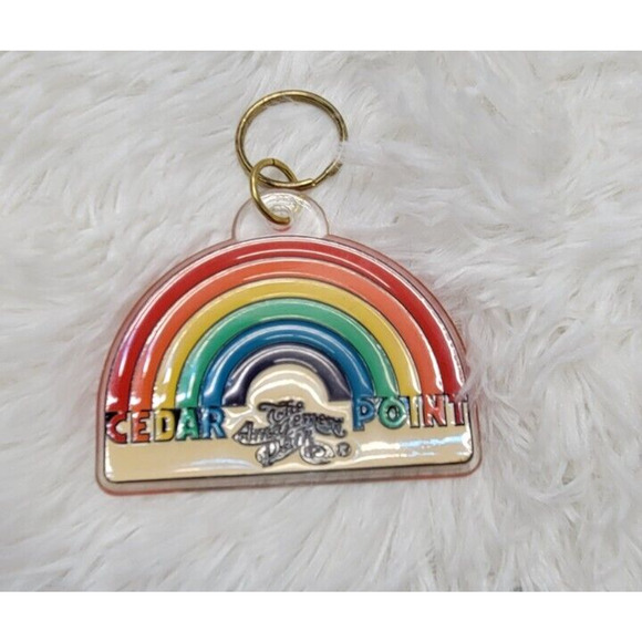 Vintage Cedar Point The Amazement Park Rainbow Plastic Hand Painted Keychain - Picture 1 of 7